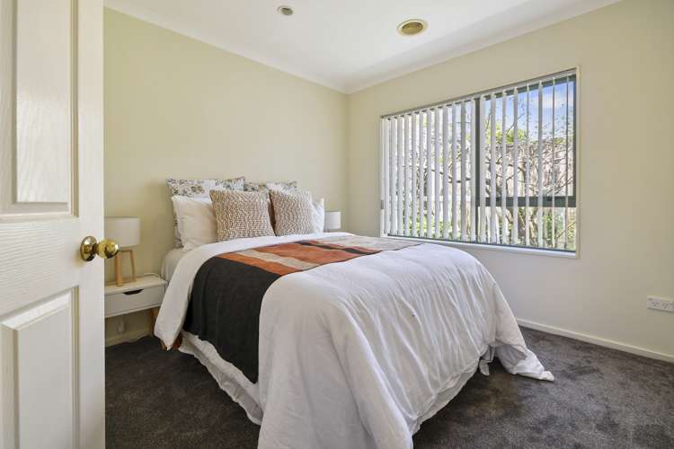 7 Norman Close The Gardens_12