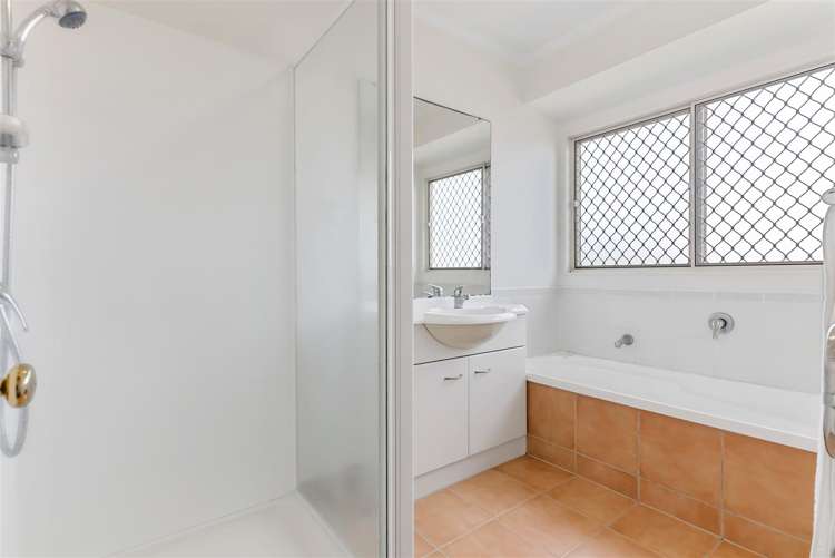 26 Medvale Avenue Flat Bush_12