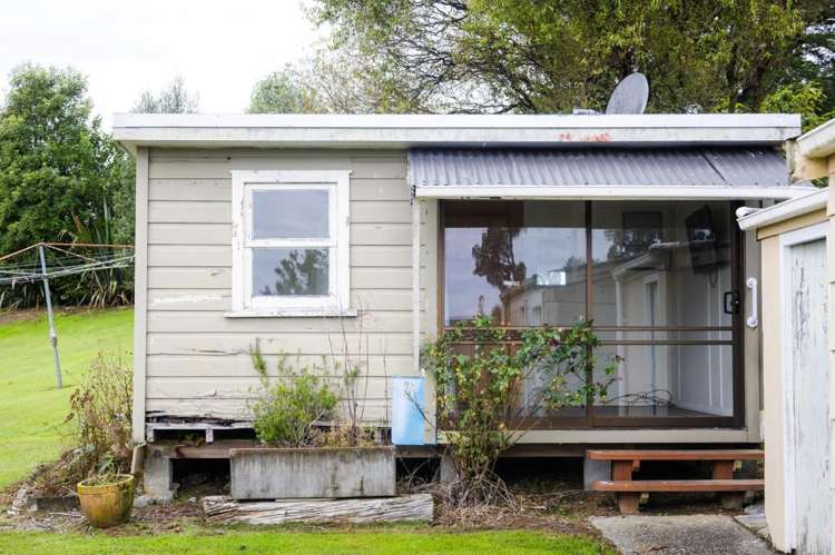 33 Main Road Harihari_16