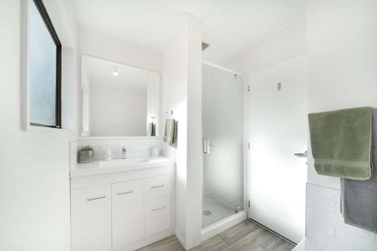 21A Dorset Grove Cannons Creek_9