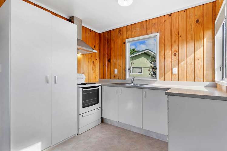 2/4 Ashbourne Place Glendene_7