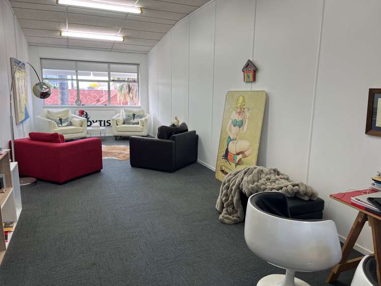 7, 1-9 Clive Square West Napier Cbd_3