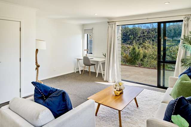 MOVE-IN READY WITH STYLE AND COMFORT