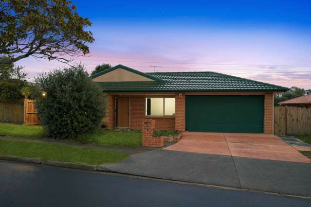 WHAT A FIND! FREEHOLD & SINGLE LEVEL IN TOP SPOT