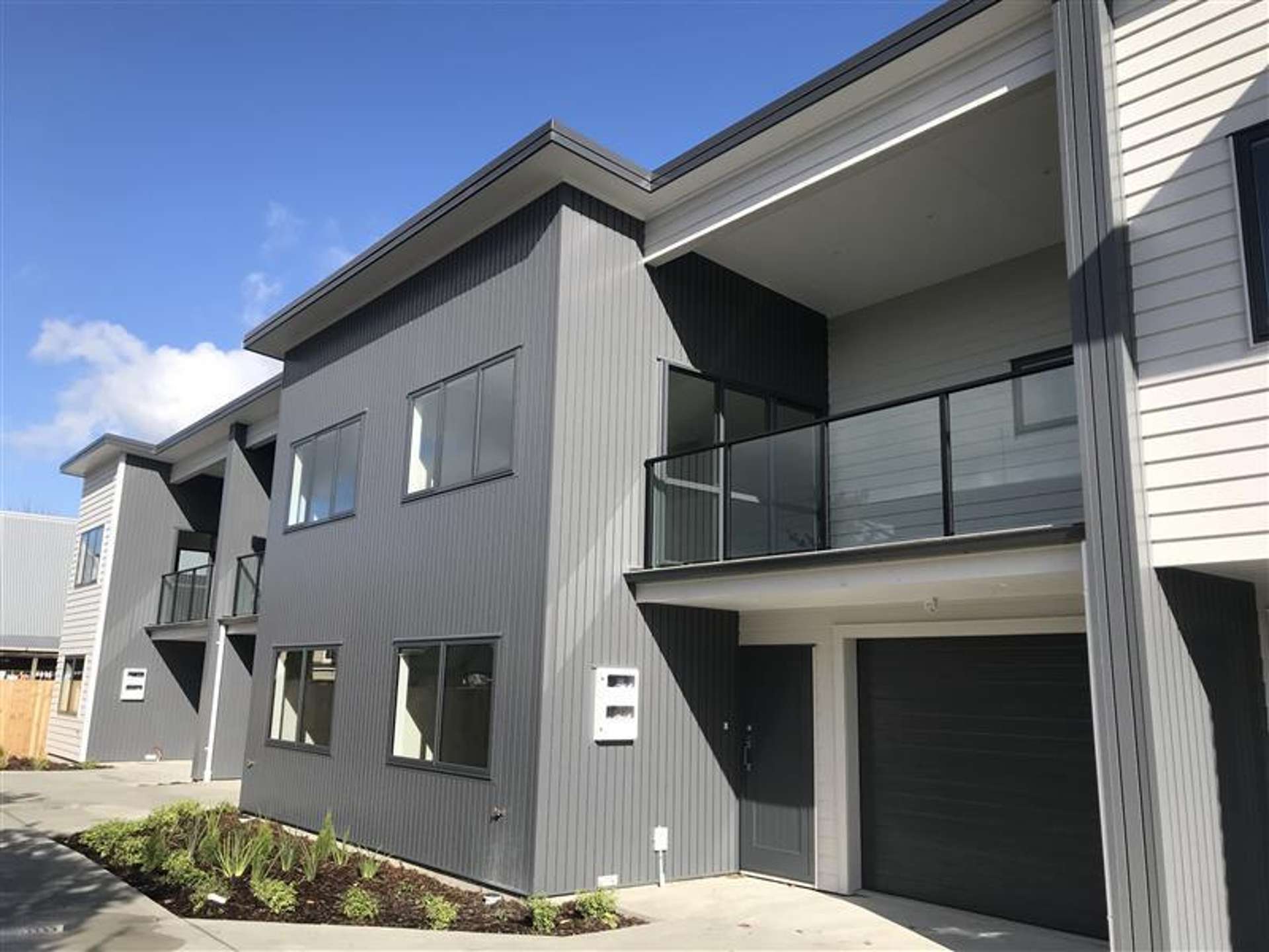 2/8 Coates Street Hamilton East_0
