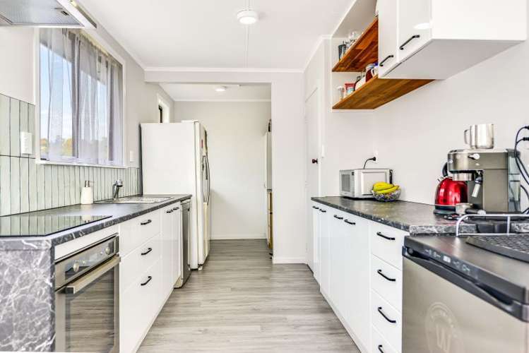 40 Montgomery Crescent Bader_16