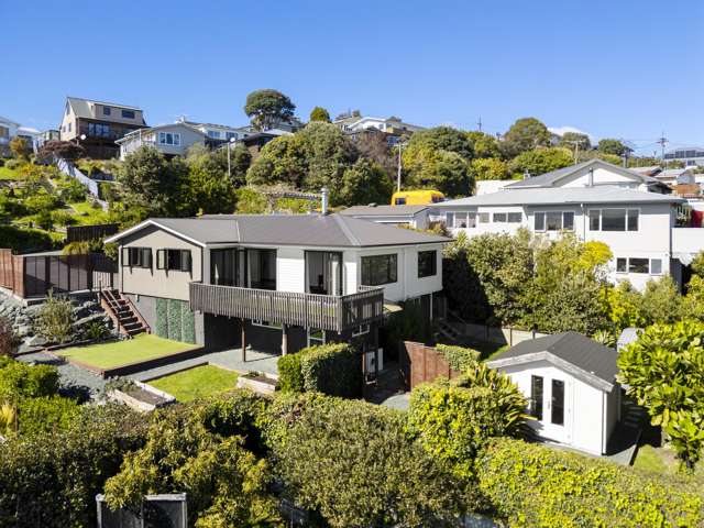 It's a Gift! Seaviews, sunshine and versatility.