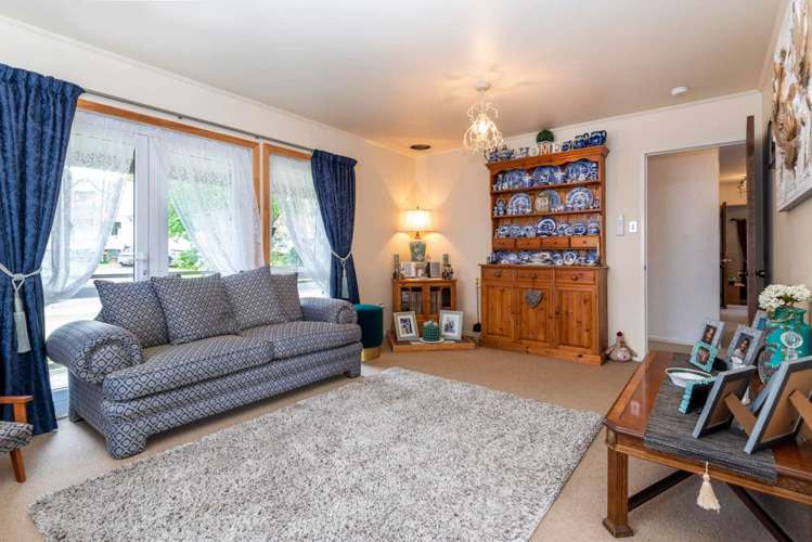 12 Orinda Close Botany Downs_3