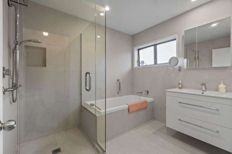 2/1 Penzance Road Mairangi Bay_16