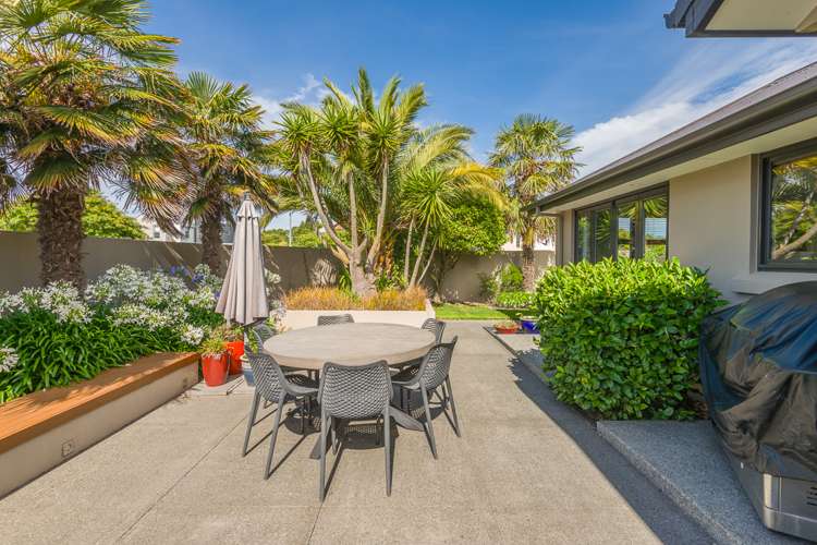 64 Travis Country Drive Burwood_27