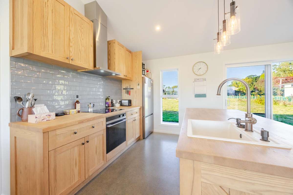 742b River Road_4