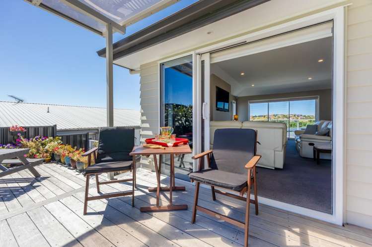 18 Pleasant Way Matakatia_24