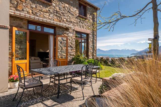 Sunlight, Views and Privacy on a Corner Setting