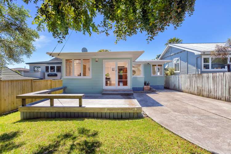 35 Wright Road Point Chevalier_16