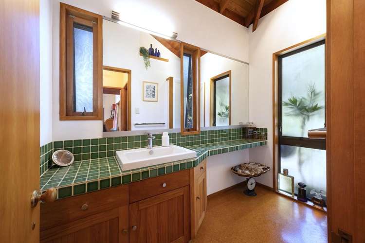 113 Seaview Road Piha_16