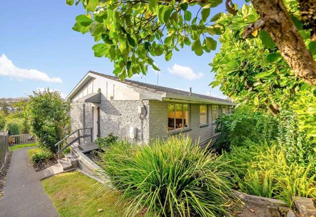 Charming 2 bedroom unit in Ellerslie