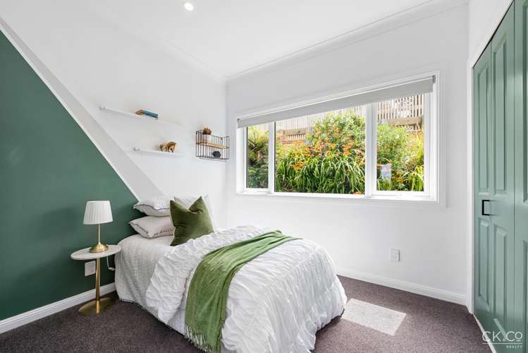 34 Miromiro Road Normandale_13