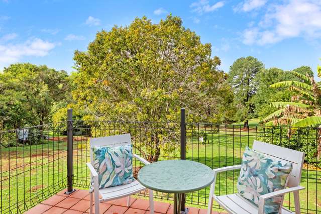 Charming Brick Home with Golf Course Views on Tamborine Mountain