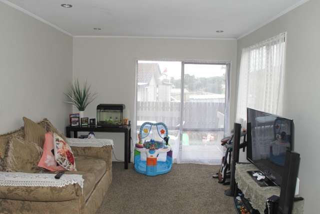 2/11 Etherton Drive Manurewa_3