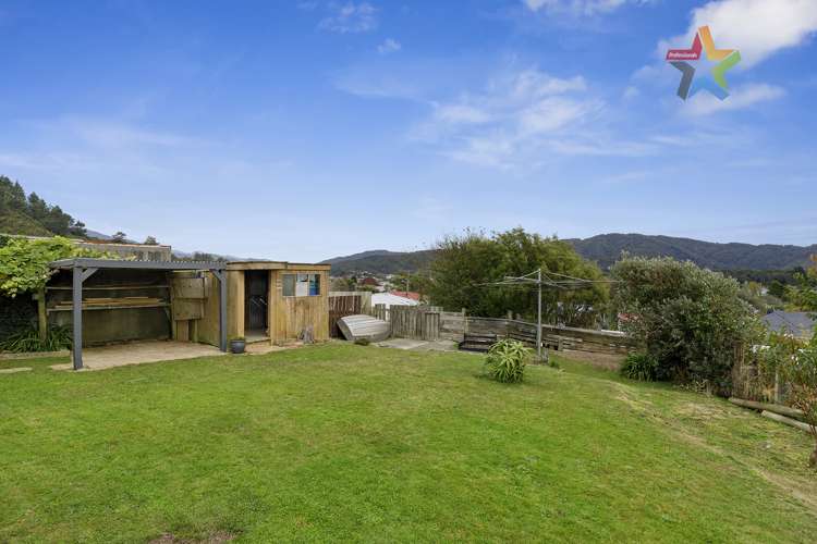 5 Tyrone Grove Wainuiomata_15