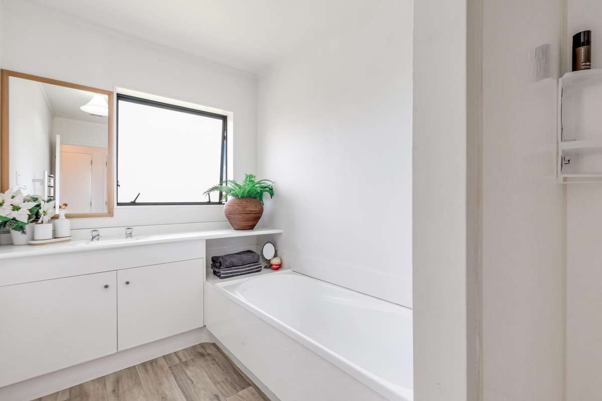 2/8 Lochend Place_3