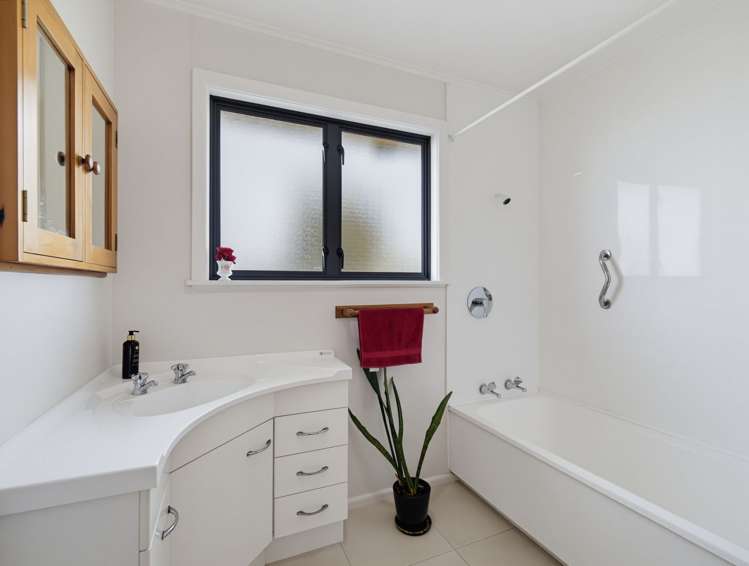 202 Whirinaki Road Bay View_14