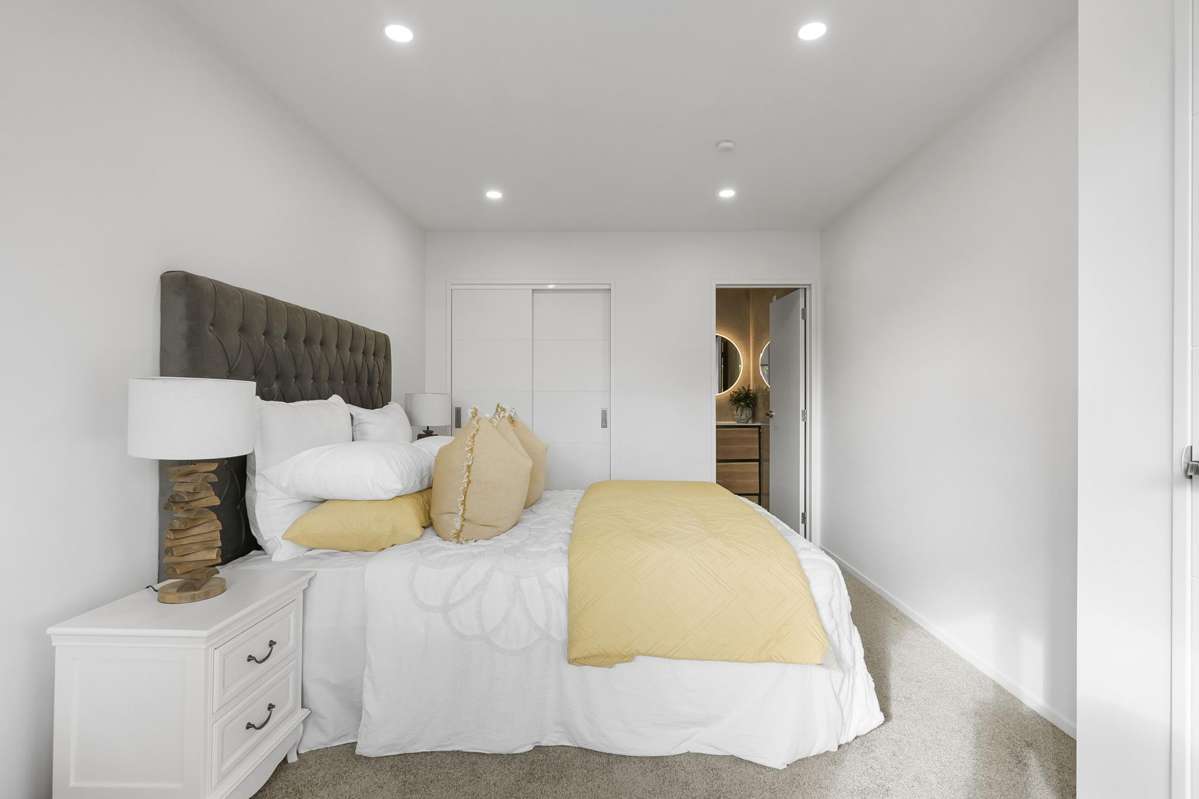 14 and 21/38 Fairlands Avenue_5