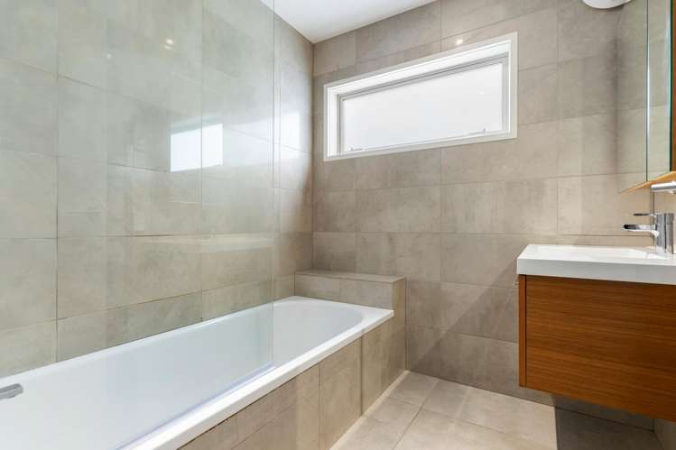 2/33 Ronaki Road Mission Bay_28