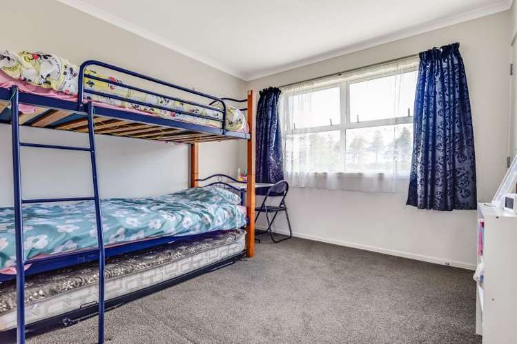 69 Chiefs Court Hamilton East_15