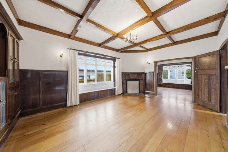 180 Surrey Crescent_1