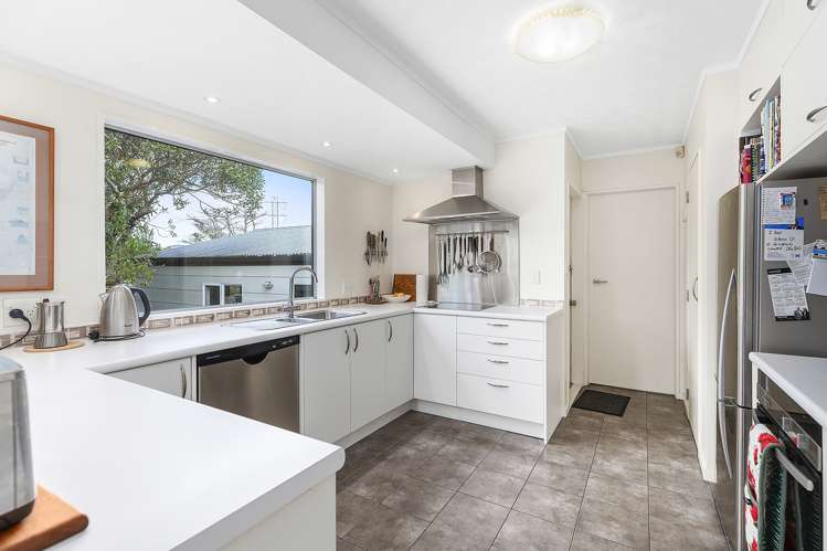 11 John Witton Drive Crofton Downs_10