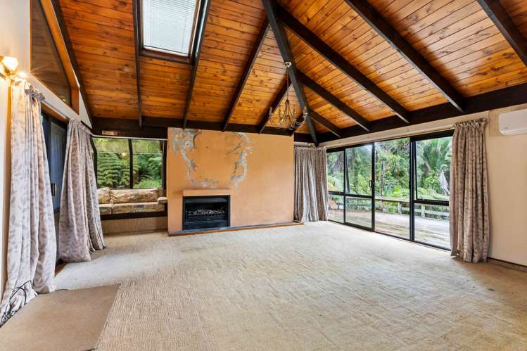 416 Scenic Drive Waiatarua_4