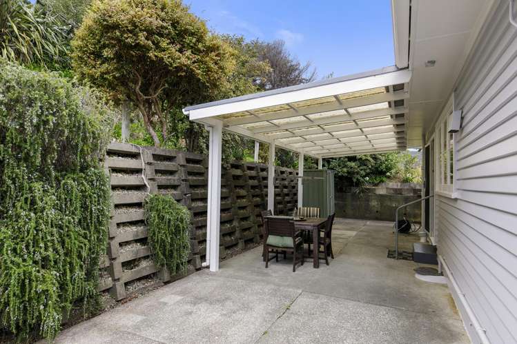 214 Waddington Drive Naenae_16