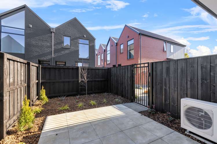 3/5 Donald Place Merivale_14