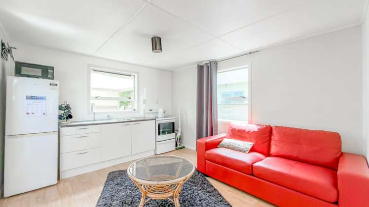 211a The Square Whangamatā_11