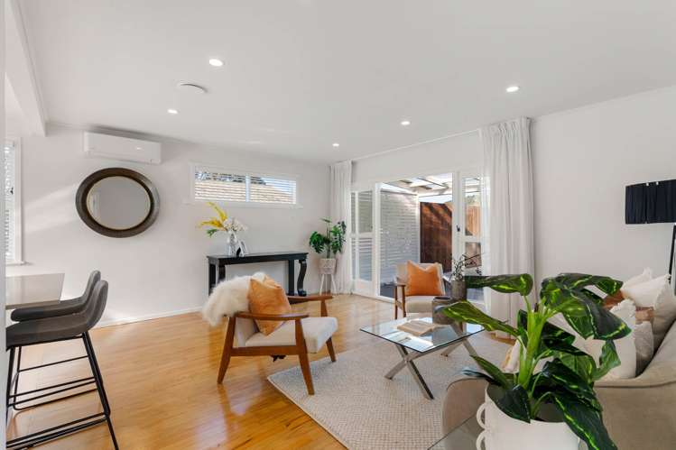 8 Surat Place Glen Eden_12