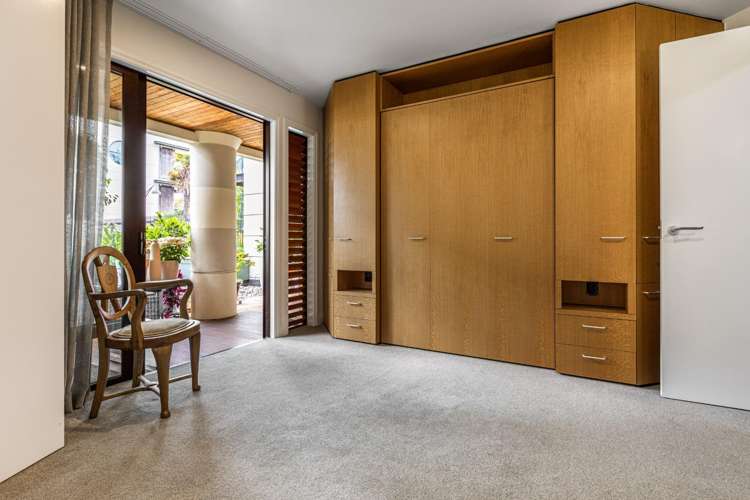 GC/20 Pakenham Street East  (with 2 carparks) 10015_11