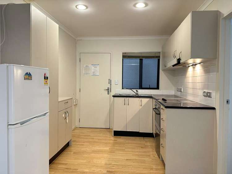 B408/176 Broadway Newmarket_6