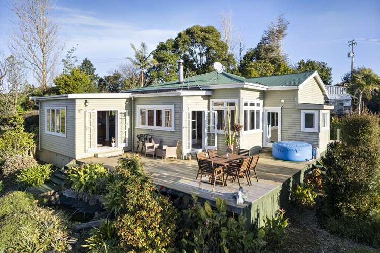 136 Huia Road_0