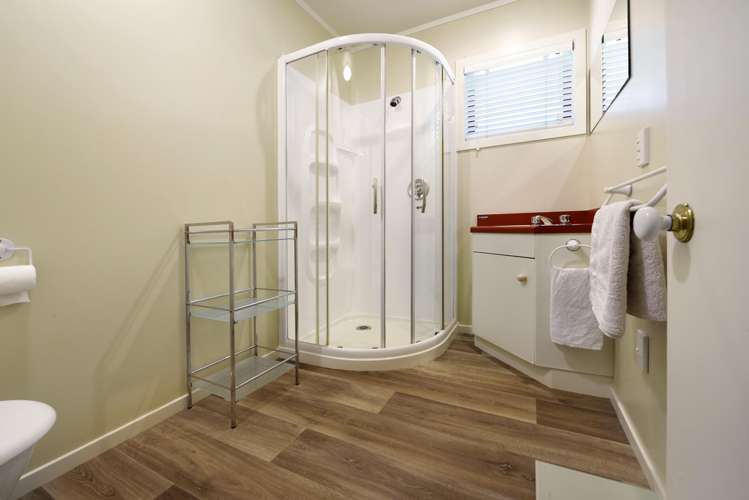 104 Saint Vincent Street Toi Toi_9