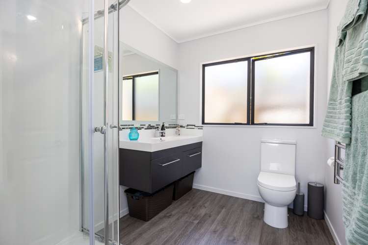 5 Alec Craig Way Gulf Harbour_13