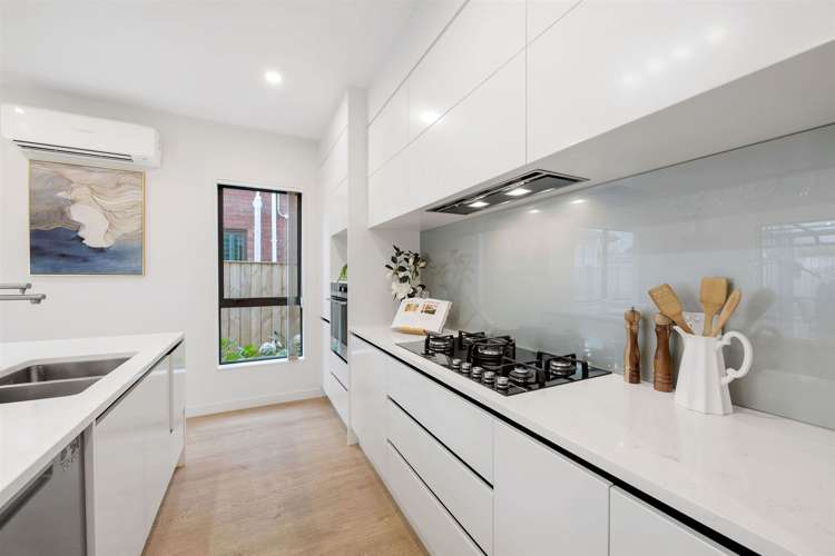 6 Hinoki Way Flat Bush_10