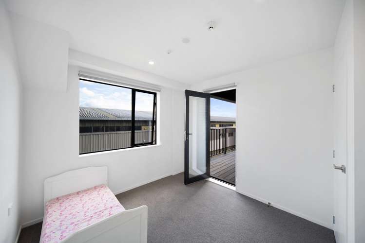 104/28C Eileen Newey Place Henderson_8