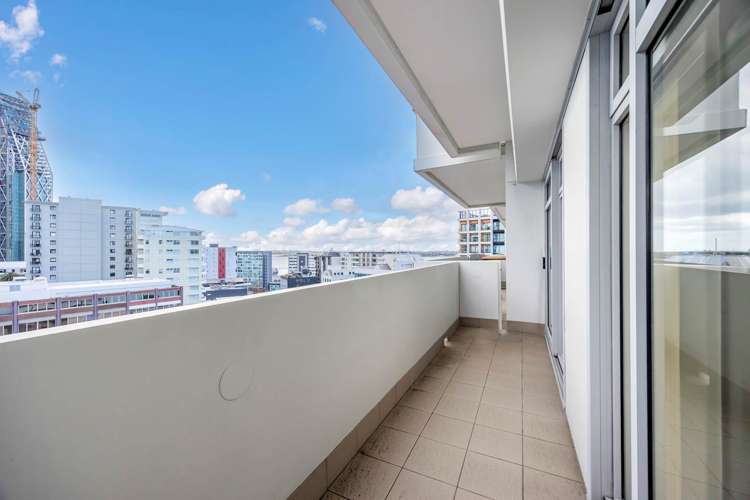 11C/32 Eden Crescent City Centre_5