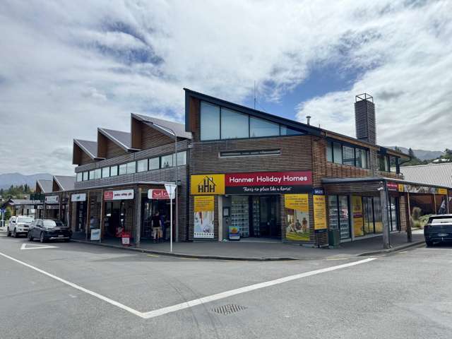 Fully tenanted commercial investment with apartment!