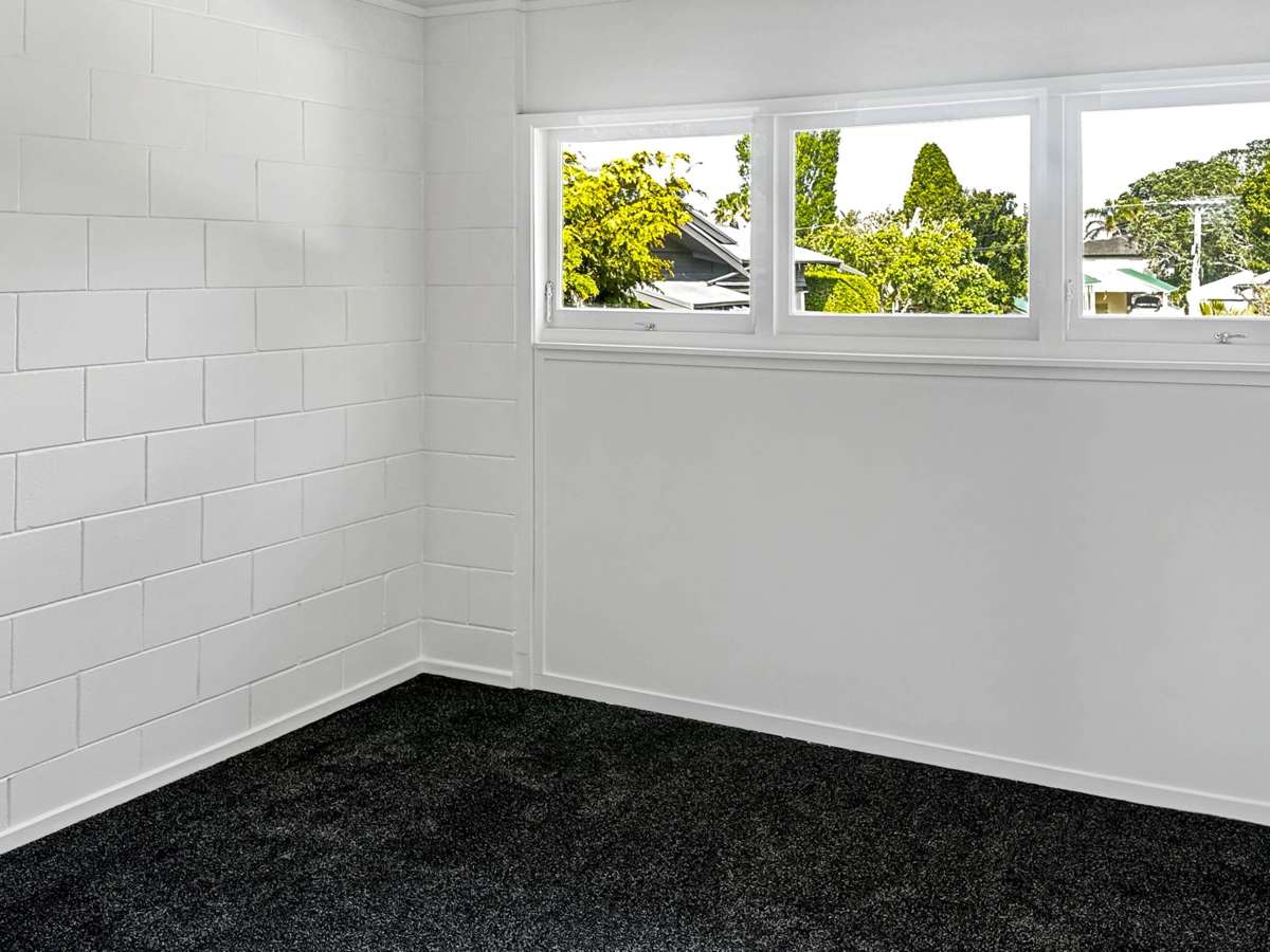 Warm, Sunny & Two-Bedroom Top-Floor Unit 5
