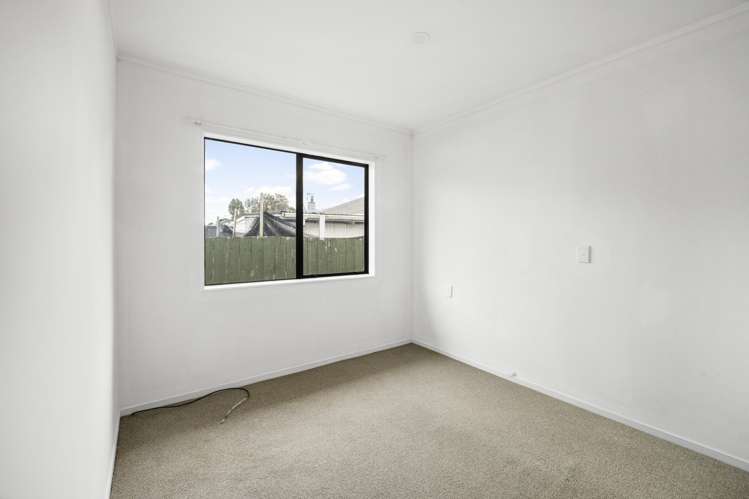 2/12 Graham Road Conifer Grove_5
