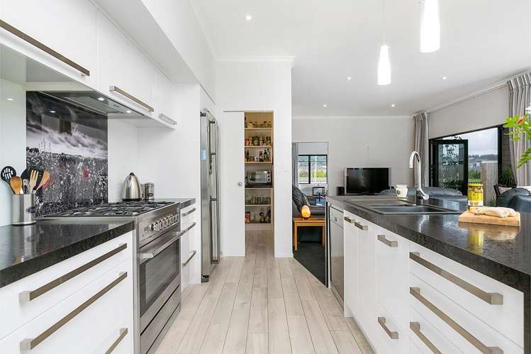 221 Lakes Boulevard Pyes Pa_11