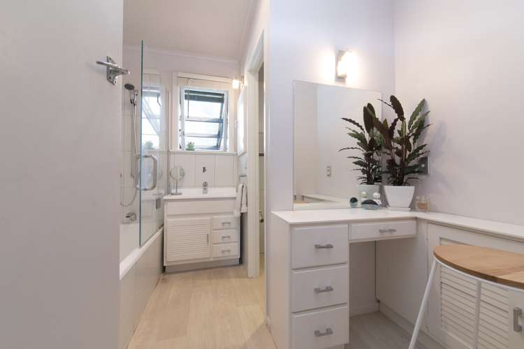 17 Deane Avenue Titirangi_11