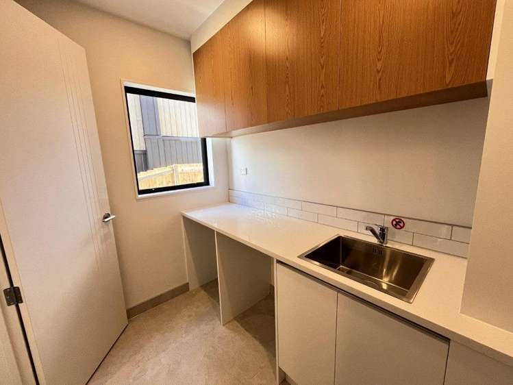 8 Irwin Lane Windsor Park_16